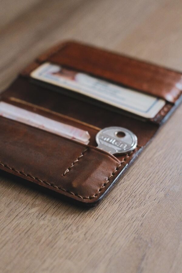 Bifold Leather Minimalist Wallet For Men & Women - Burgundy