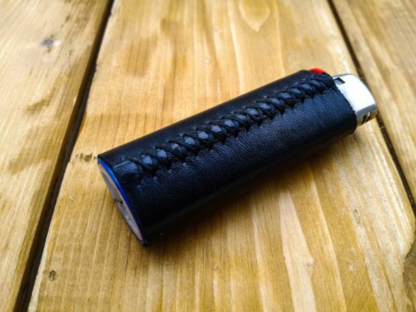 Refillable lighter with black leather sleeve - Image 2
